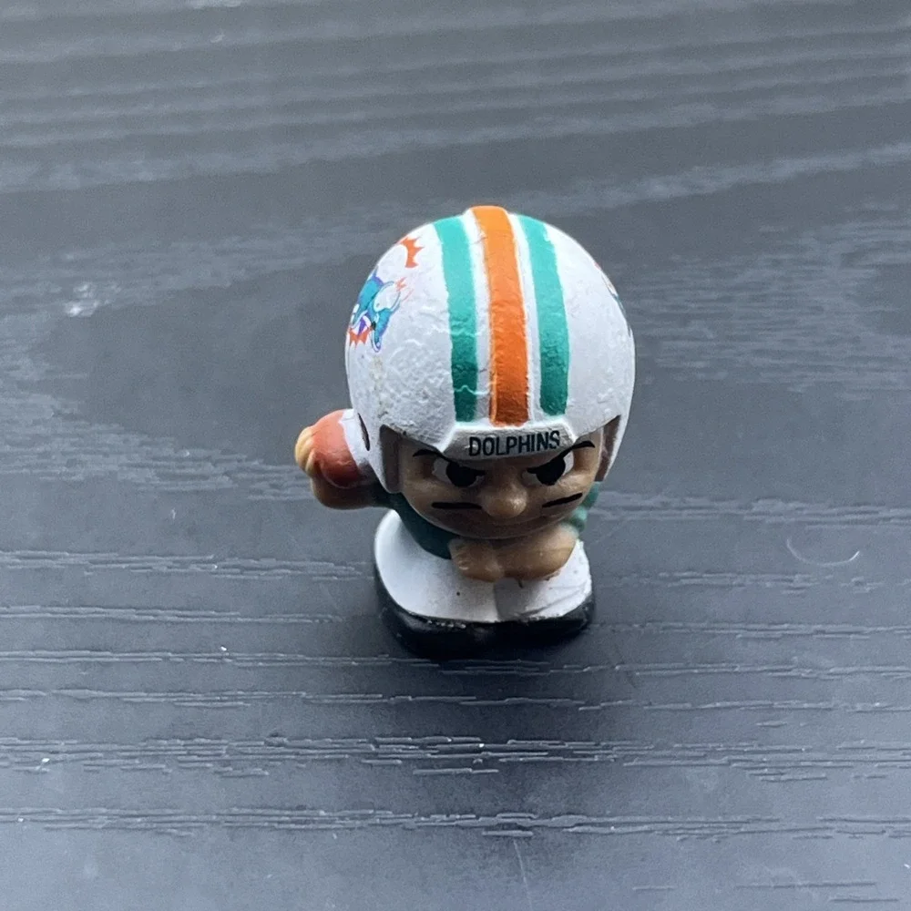 TeenyMates Legends Series Miami Dolphins NFL Mini Figure Party Animal